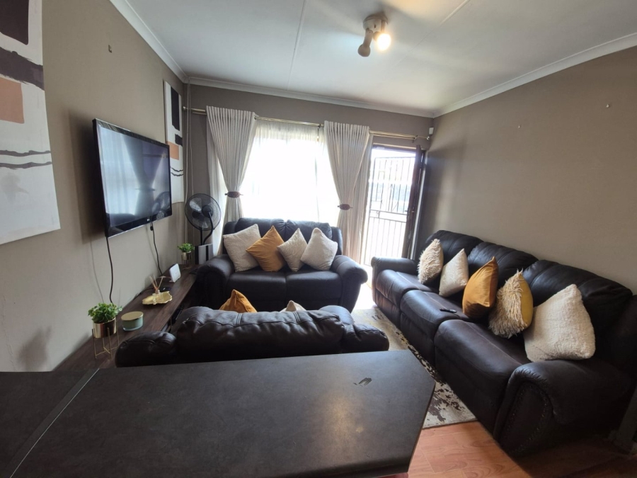 2 Bedroom Property for Sale in Overbaakens Eastern Cape